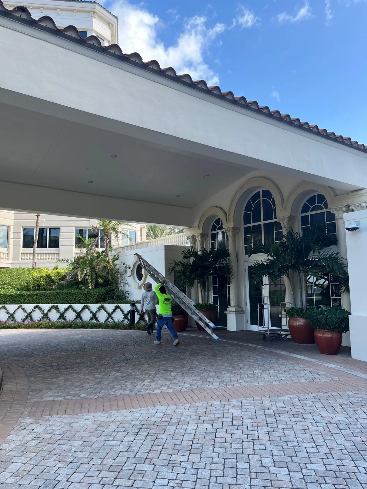 Bellaria entrance with MTD crew at work, Palm Beach