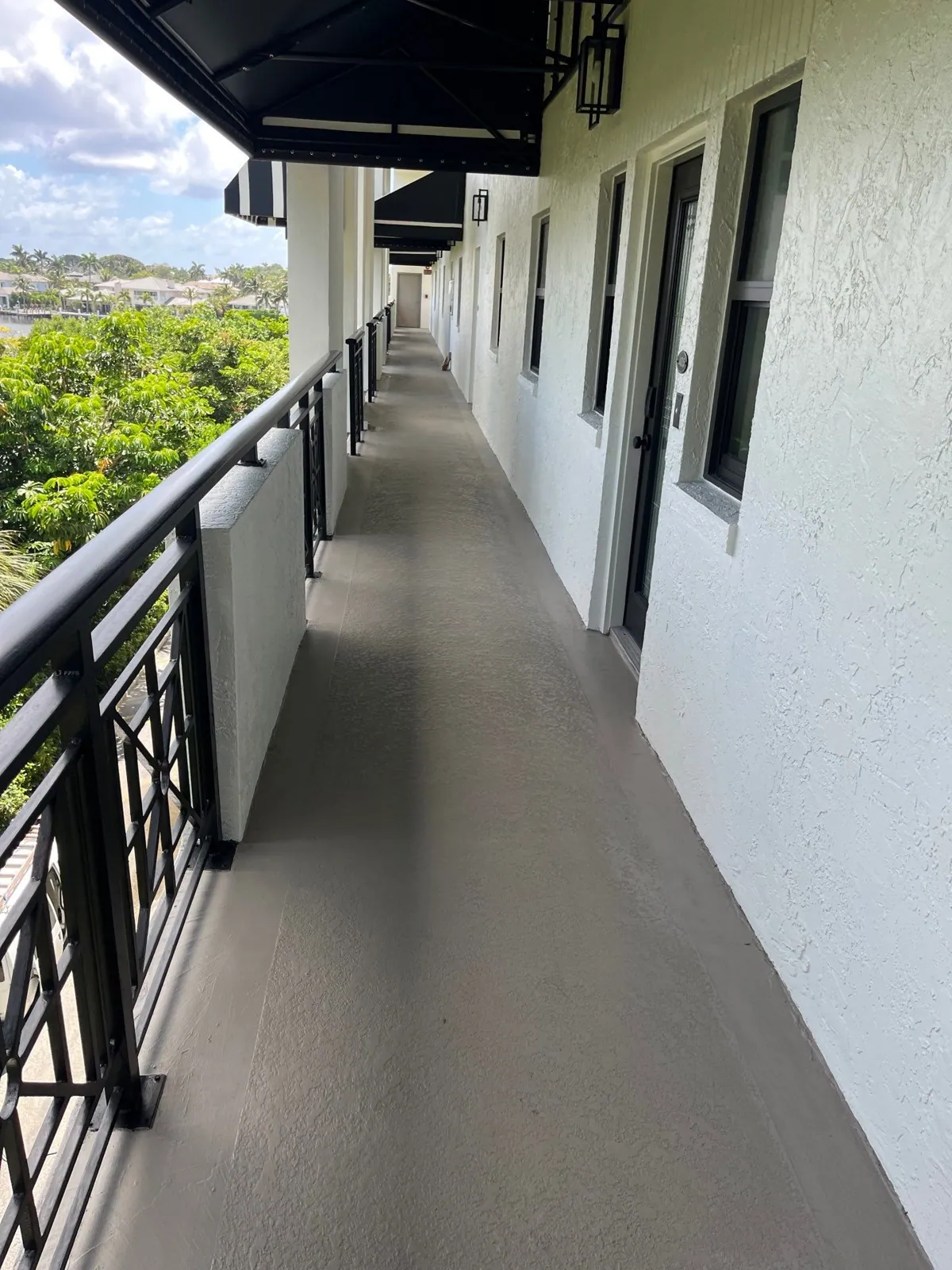 Exterior walkway at Delray Harbor Club