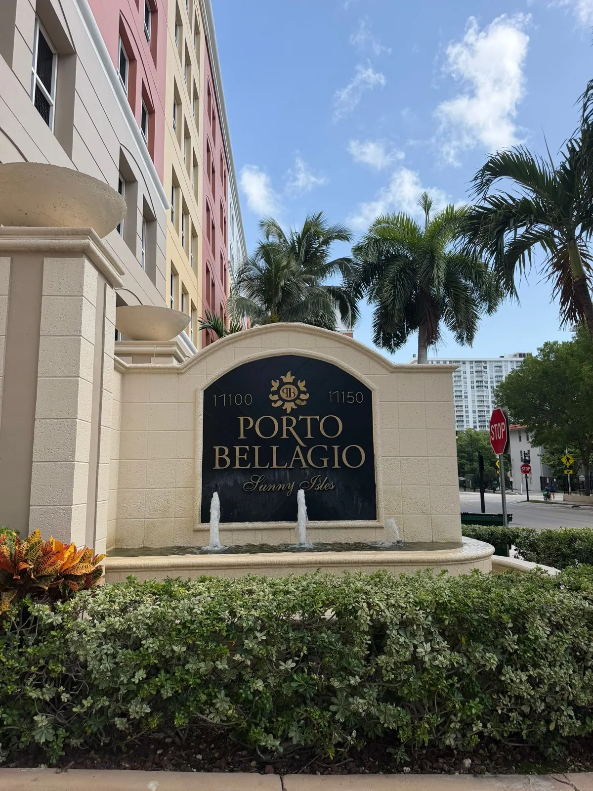 Porto Bellagio entrance sign and landscaping