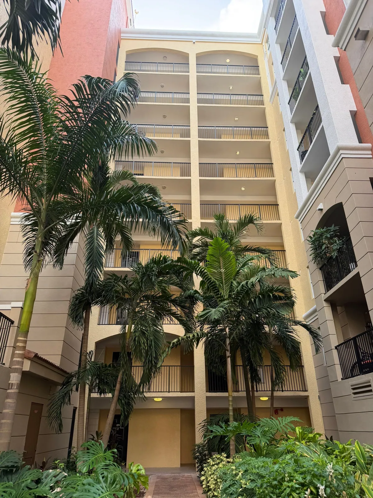 Porto Bellagio courtyard and tower elevation